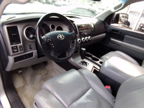 Used 2011 Toyota Sequoia SR5 w/ Premium Pkg AWD/4WD image 60
