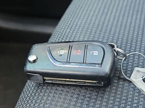 Used 2023 Toyota RAV4 LE AWD/4WD image 28