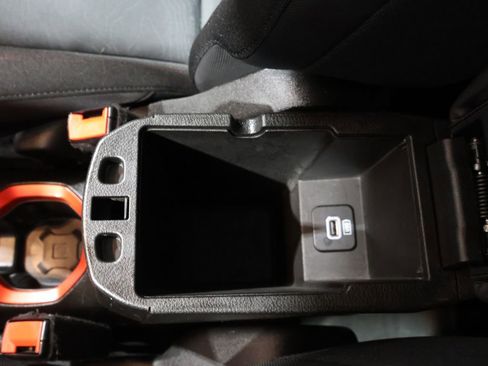 Used 2015 Jeep Renegade Trailhawk image 31