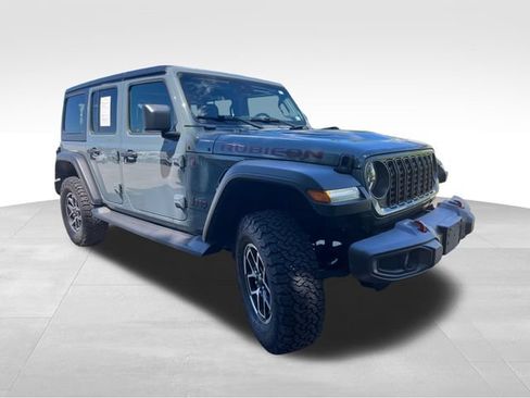Used 2024 Jeep Wrangler Unlimited Rubicon w/ Convenience Group AWD/4WD image 8