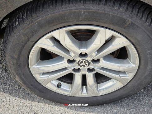 Used 2023 Toyota Sienna XSE AWD/4WD image 12