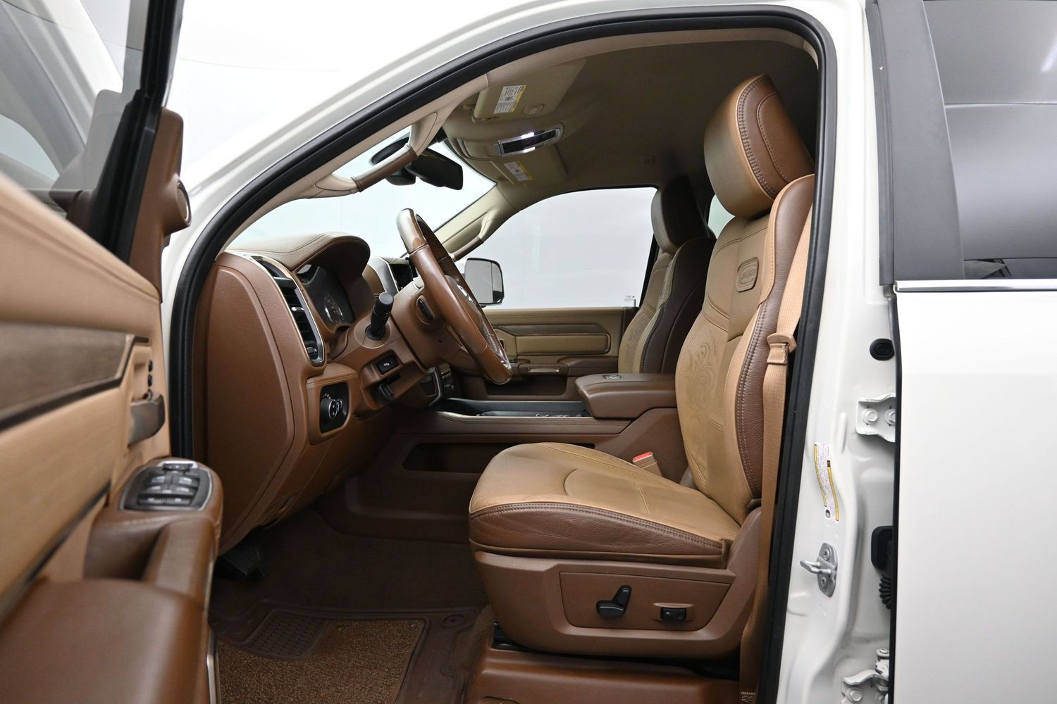 Used 2022 RAM 3500 Limited AWD/4WD image 9