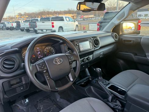 Used 2019 Toyota Tacoma SR w/ SR Convenience Package image 11
