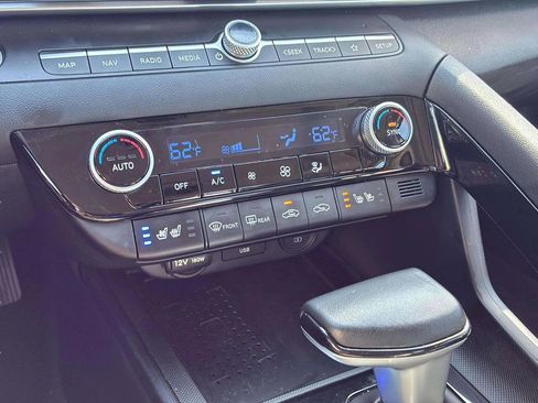 Used 2023 Hyundai Elantra Limited image 44