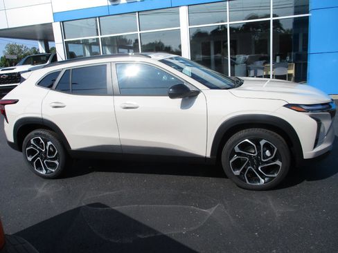 New 2026 Chevrolet Trax RS w/ Sunroof Package image 1