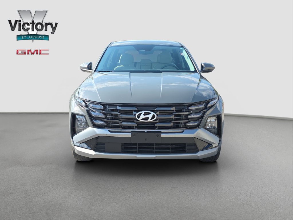 Used 2025 Hyundai Tucson SE AWD/4WD image 2