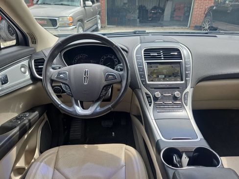 Used 2016 Lincoln MKX Reserve w/ Luxury Package FWD image 11