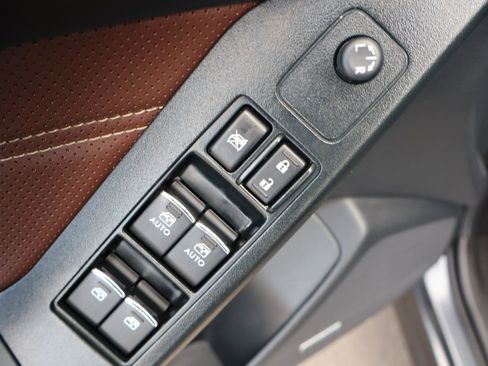 Used 2017 Subaru Forester 2.5i Touring AWD/4WD image 27