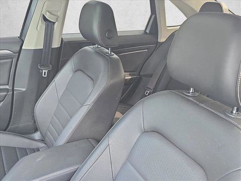 Used 2022 Volkswagen Jetta SE w/ Panoramic Sunroof Package FWD image 17