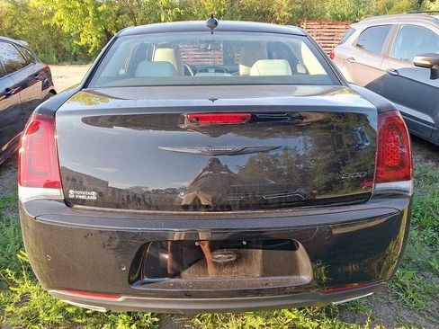 Used 2023 Chrysler 300 Touring L w/ Comfort Group RWD image 5