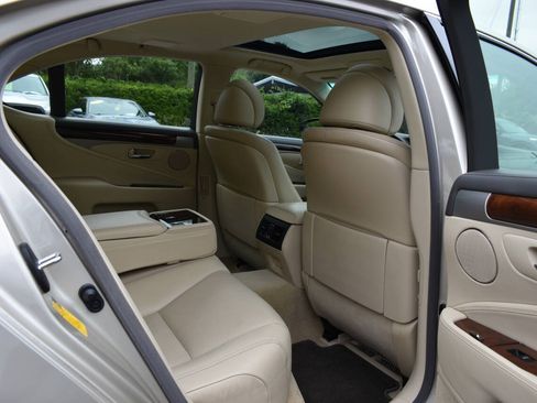 Used 2014 Lexus LS 460 AWD w/ Comfort Package image 14