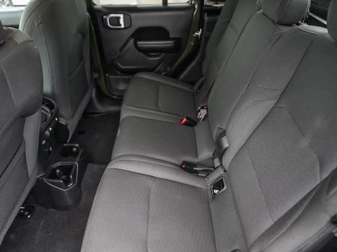 Used 2021 Jeep Gladiator Sport image 16