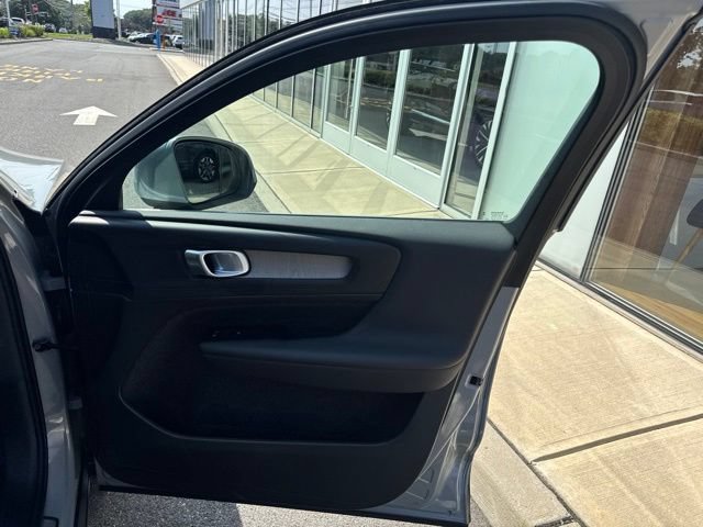 Certified 2025 Volvo XC40 B5 Core w/ Protection Package Premier AWD/4WD image 14
