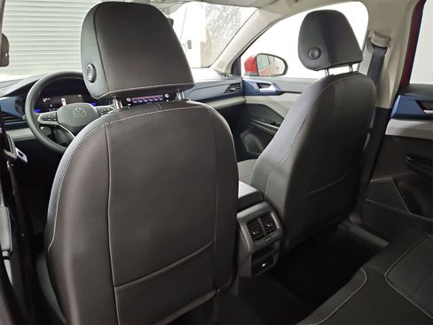 Certified 2024 Volkswagen Taos SE image 18