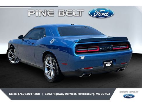 Used 2022 Dodge Challenger R/T RWD image 2