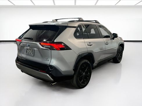 Used 2022 Toyota RAV4 SE w/ Convenience Package AWD/4WD image 4