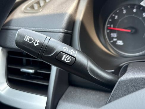 Used 2022 GMC Terrain SLE image 9