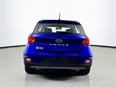 Used 2024 Hyundai Venue SEL image 7