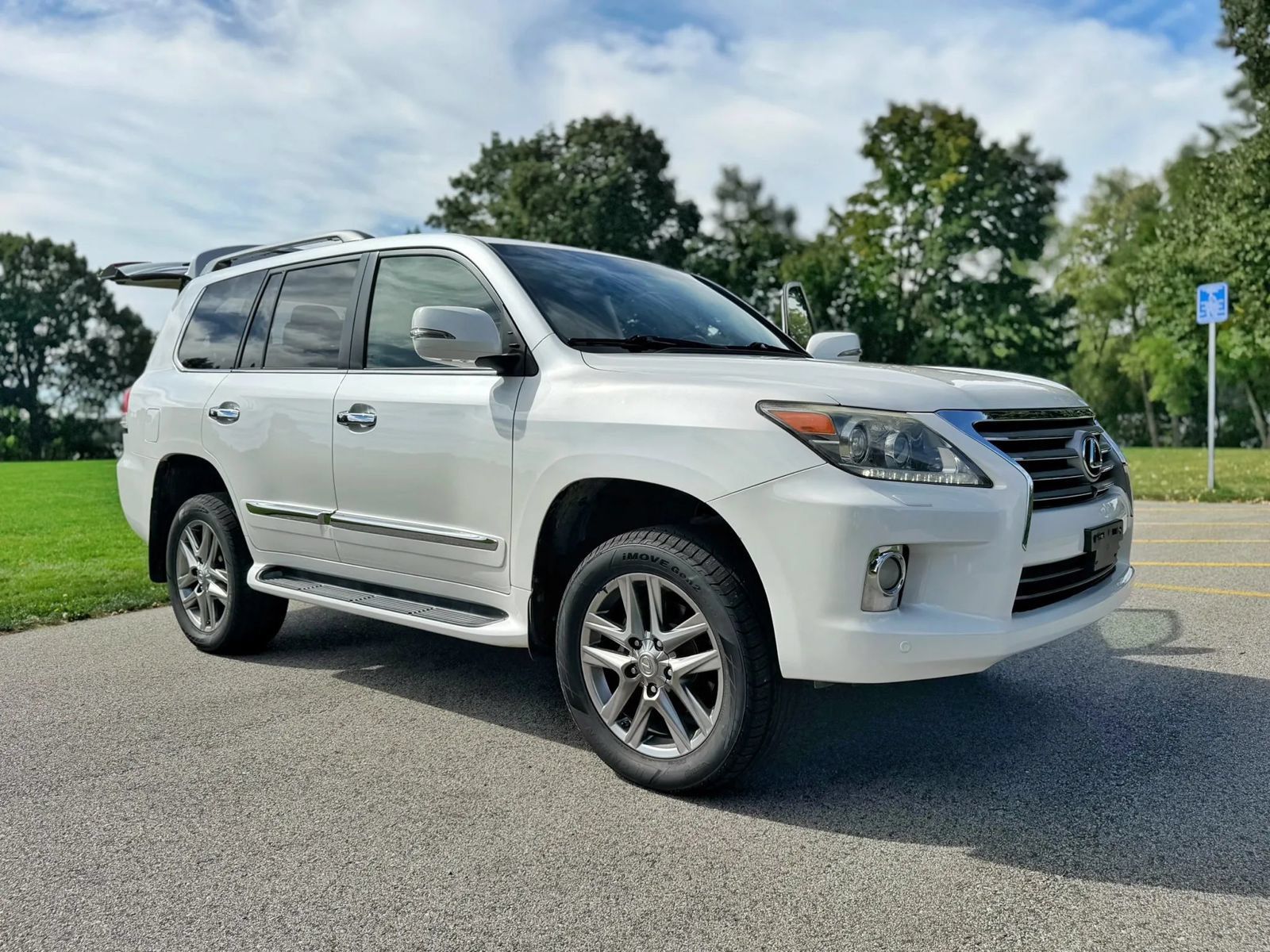Used 2013 Lexus LX 570 4WD w/ Luxury Pkg image 88