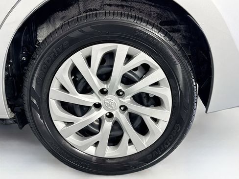 Used 2017 Toyota Corolla LE image 32