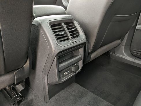 Certified 2021 Volkswagen Tiguan SE image 24