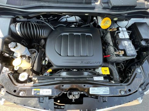 Used 2019 Dodge Grand Caravan SE FWD image 28