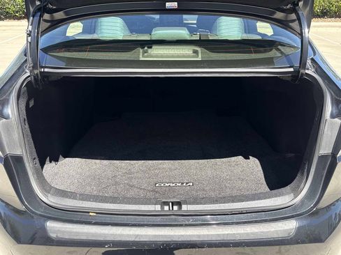 Used 2021 Toyota Corolla LE w/ Carpet Mat Package (TMS) FWD image 10