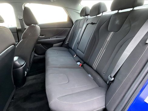 Used 2025 Hyundai Elantra SEL image 24