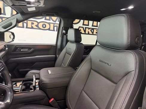 Used 2025 GMC Yukon Denali AWD/4WD image 13