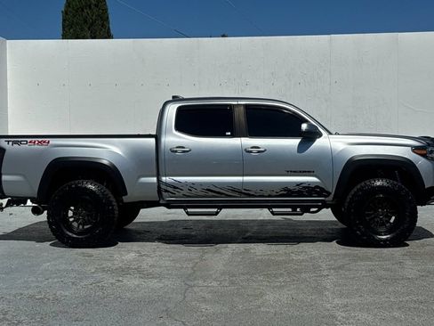 Used 2022 Toyota Tacoma TRD Off-Road w/ TRD Premium Off Road Package AWD/4WD image 2