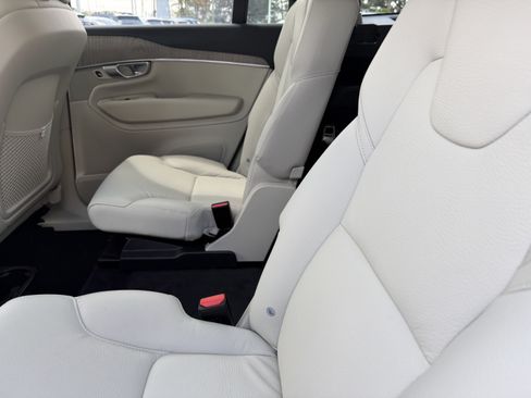 Certified 2024 Volvo XC90 T8 Plus AWD/4WD image 18