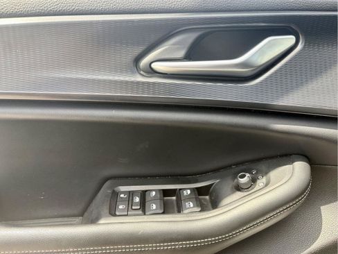 Used 2023 Jeep Grand Cherokee Altitude RWD image 17