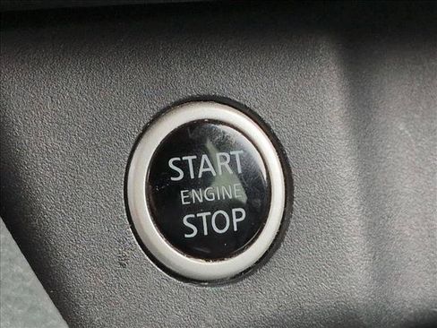 Used 2021 Nissan Rogue S FWD image 11