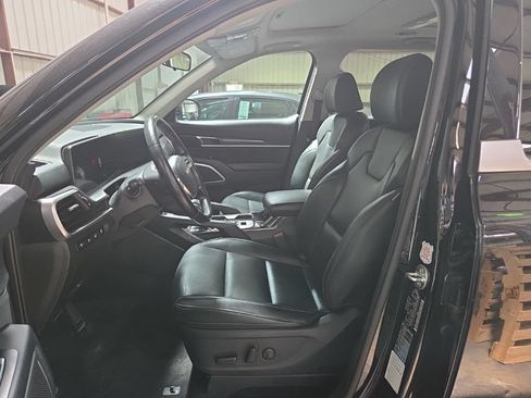 Used 2025 Kia Telluride S AWD/4WD image 5
