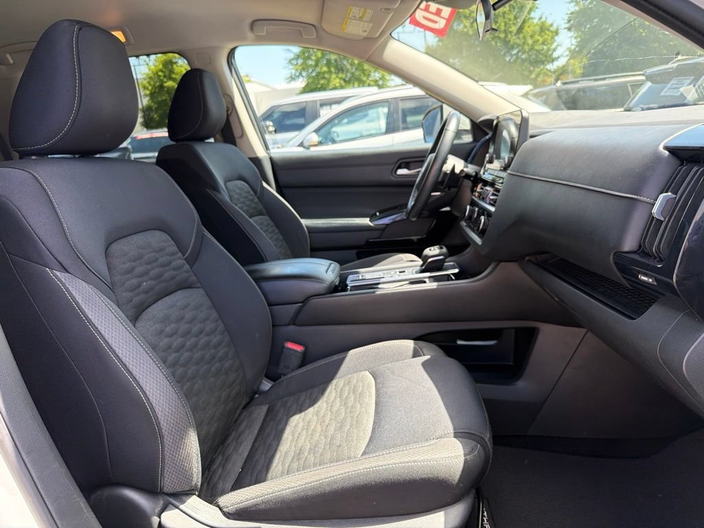 Used 2022 Nissan Pathfinder SV FWD image 32