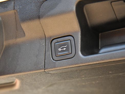 Used 2023 GMC Acadia SLT FWD image 47