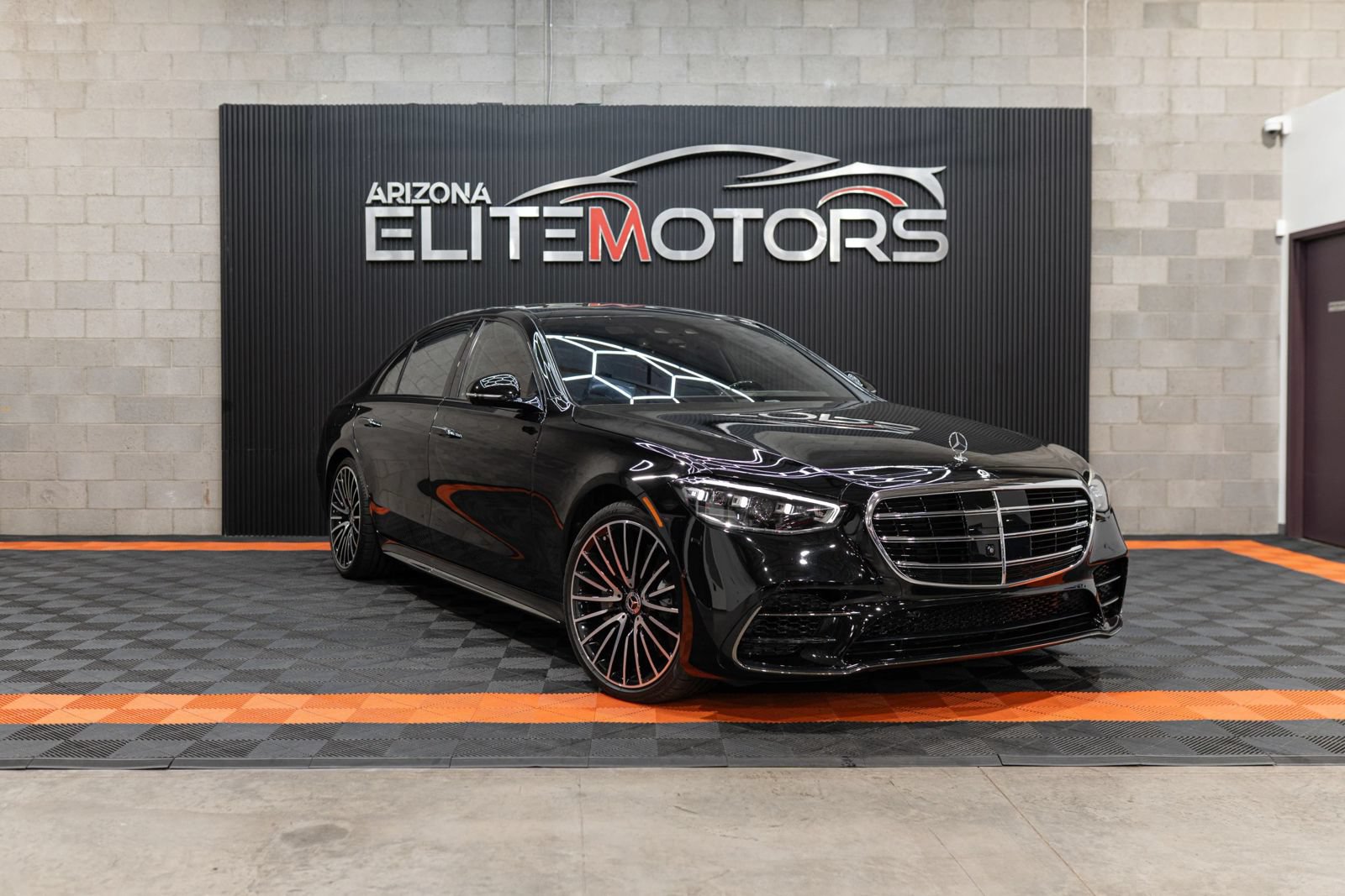 Used 2023 Mercedes-Benz S 580 4MATIC Sedan image 3