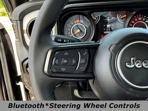 Used 2025 Jeep Wrangler Unlimited Sport AWD/4WD image 11