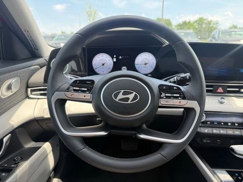 Used 2023 Hyundai Elantra Limited FWD image 13