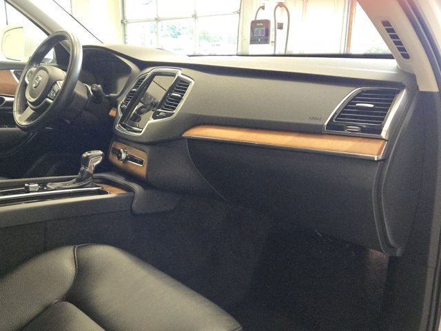 Used 2022 Volvo XC90 T6 Momentum w/ Advanced Package AWD/4WD image 4