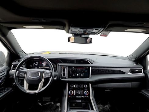 Used 2023 GMC Yukon Denali image 13