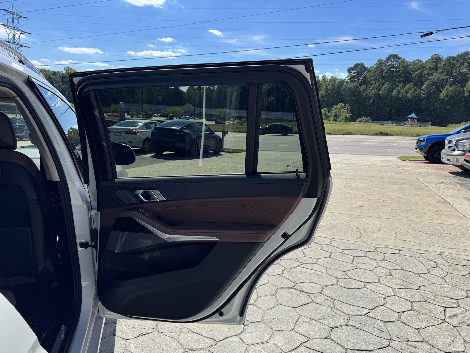Used 2020 BMW X7 xDrive40i w/ Premium Package AWD/4WD image 18