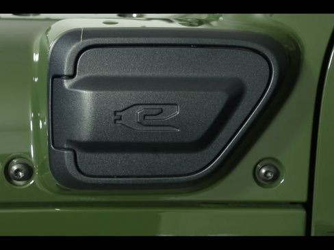 Used 2023 Jeep Wrangler Unlimited Rubicon 4xe w/ Cold Weather Group AWD/4WD image 15
