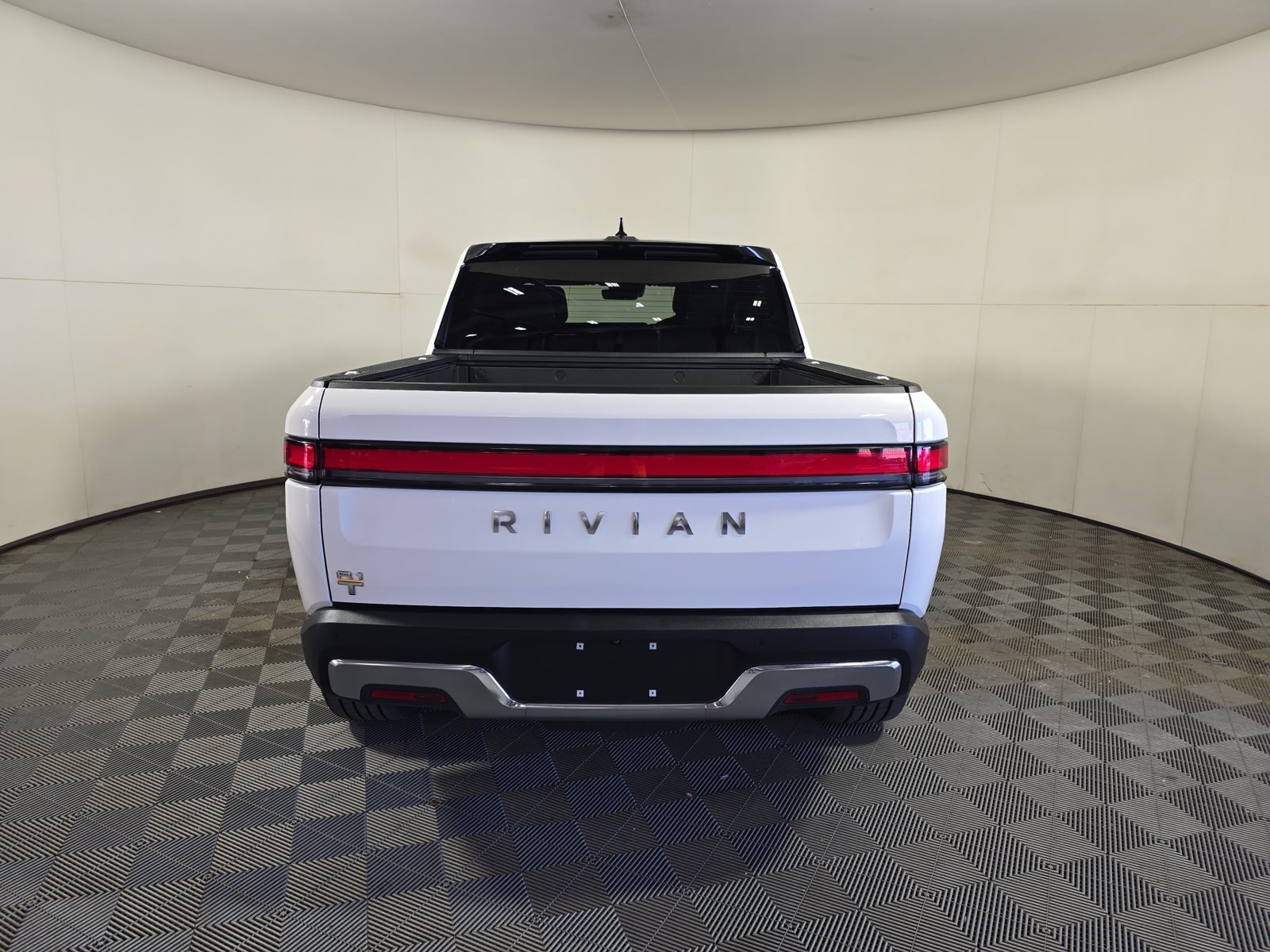 Used 2022 Rivian R1T Adventure AWD/4WD image 4