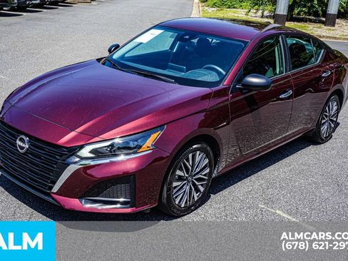 Used 2025 Nissan Altima 2.5 SV FWD image 14
