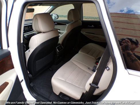 Used 2016 Kia Sorento LX image 19
