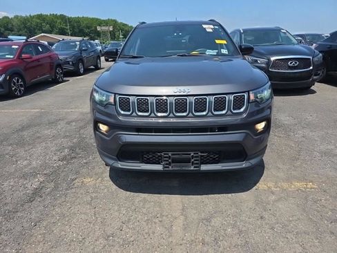 Used 2023 Jeep Compass Latitude w/ Convenience Group AWD/4WD image 5