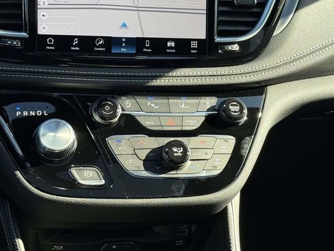 New 2026 Chrysler Pacifica Limited w/ Uconnect Theater Family Group FWD image 29