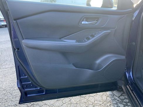 Used 2024 Nissan Rogue SV image 9