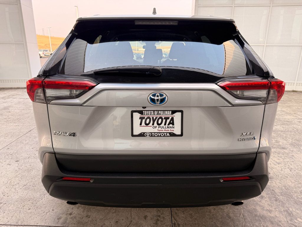 Used 2024 Toyota RAV4 XLE AWD/4WD image 7